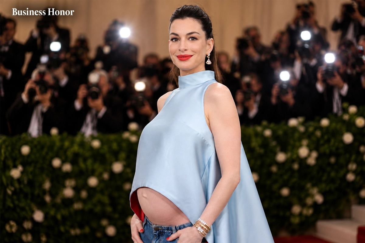 Anne Hathaway Fires Back at &lsquo;Fake Baby Bump&rsquo; Claims in Bold Red Carpet Moment